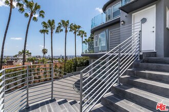 1541 Selma Dr in Los Angeles, CA - Building Photo - Building Photo
