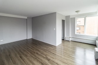 3075 E Cheltenham Pl in Chicago, IL - Building Photo - Building Photo