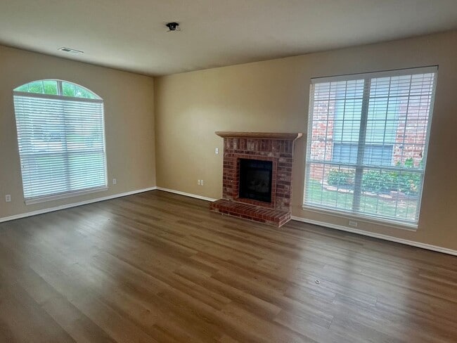 325 Crossland Ct in Edmond, OK - Building Photo - Building Photo