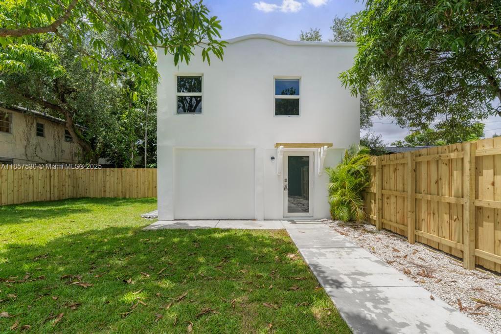 1116 NW 51st Terrace in Miami, FL - Building Photo