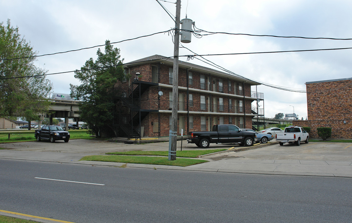 2609 Transcontinental Dr in Metairie, LA - Foto de edificio