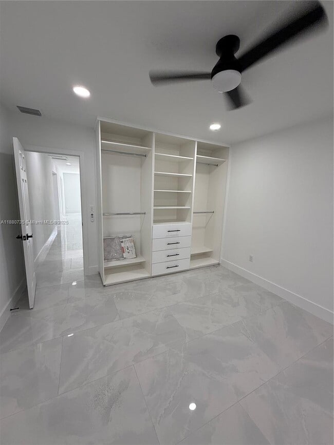 841 W 50th St in Hialeah, FL - Building Photo - Building Photo