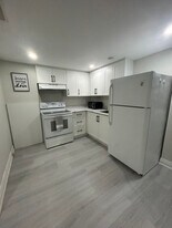 390 E 22nd St in Hamilton, ON - Building Photo