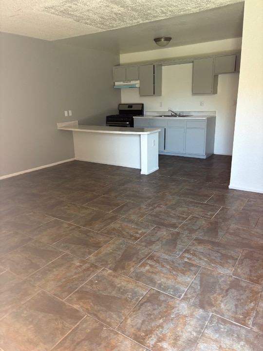 18335 Montezuma St, Unit 24 in Adelanto, CA - Building Photo
