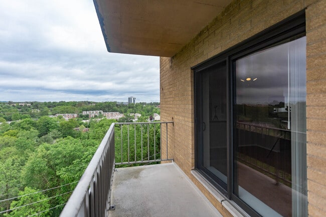 RidgeView Towers in Monroeville, PA - Foto de edificio - Building Photo