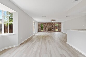 125 Bastrop St in Angleton, TX - Building Photo - Building Photo