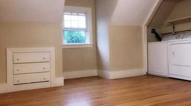 51 Liberty St, Unit #2 in Manchester, NH - Building Photo - Building Photo