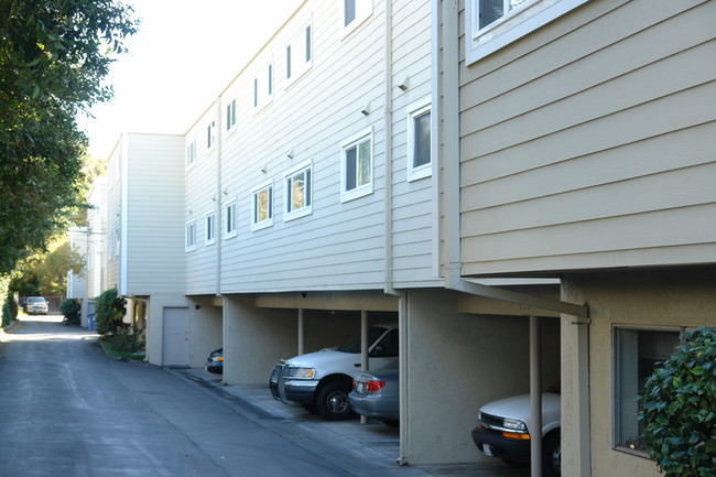 Sycamore Glen Apartments in San Jose, CA - Foto de edificio - Building Photo