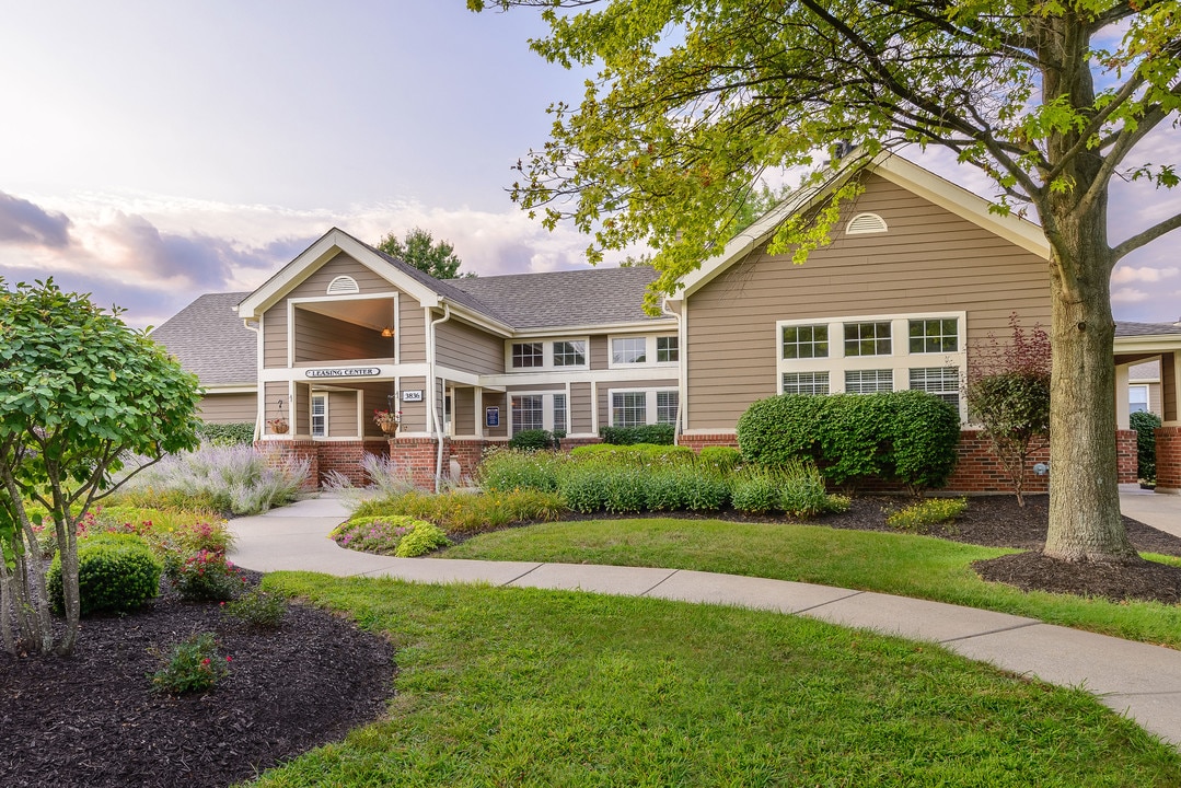 Trails at Lakeside in Indianapolis, IN - Foto de edificio