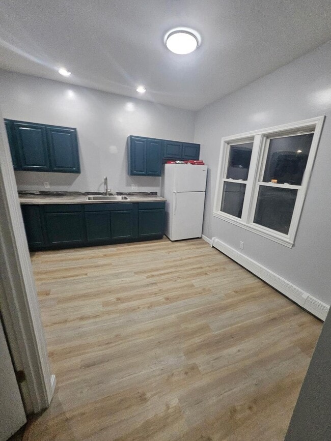 139 Covel St, Unit 2 in Fall River, MA - Building Photo - Building Photo