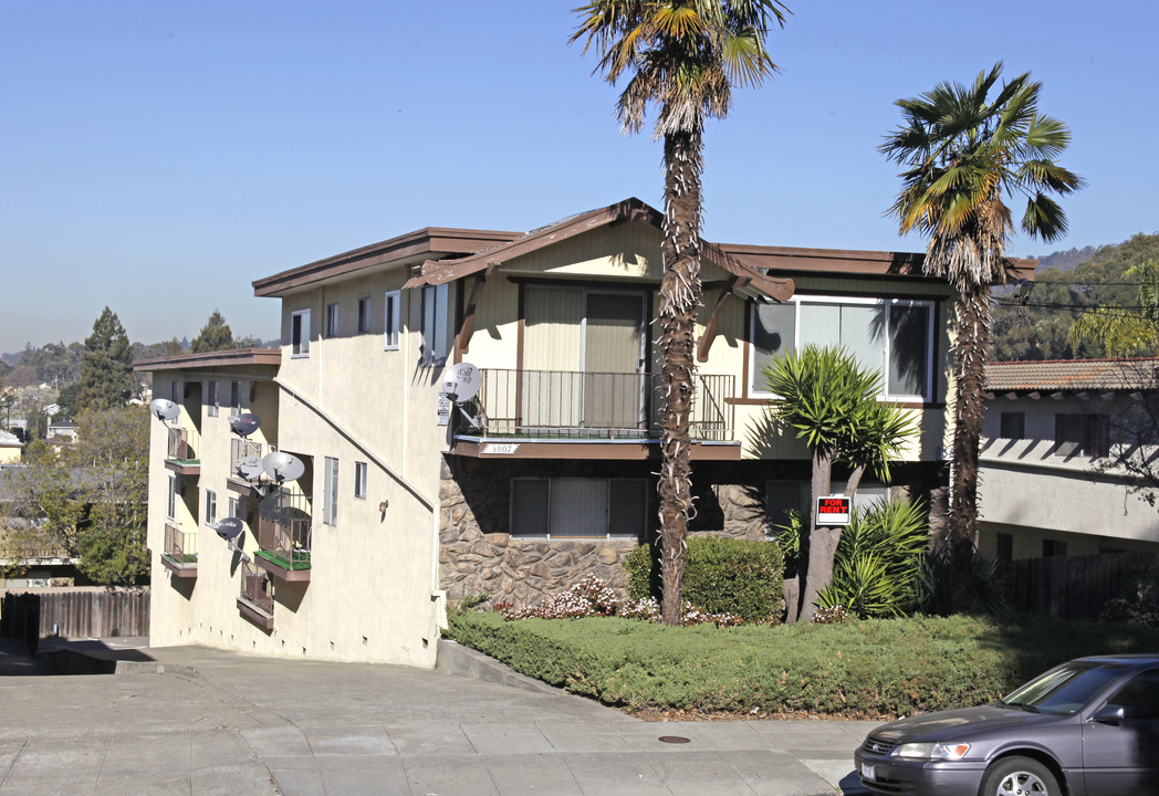 3807 High St in Oakland, CA - Foto de edificio