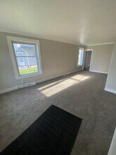 1828 Davis Ave in Lansing, MI - Foto de edificio - Building Photo