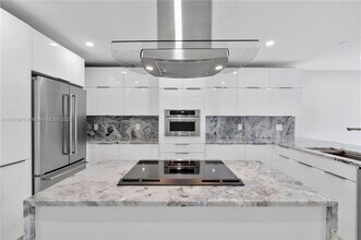 2115 NE 37th Dr in Fort Lauderdale, FL - Building Photo - Building Photo