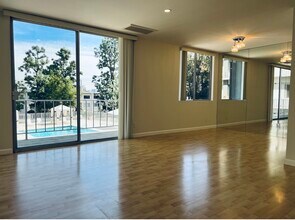 100 S Doheny Dr, Unit 308 in Los Angeles, CA - Building Photo - Building Photo