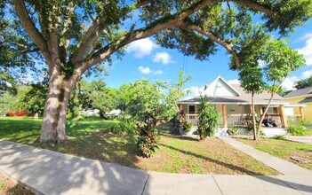 2554 Third St in Ft. Myers, FL - Building Photo - Building Photo
