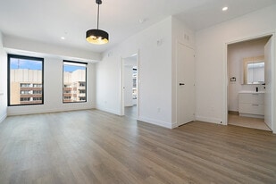 1245 Sherbrooke Rue O in Montréal, QC - Building Photo