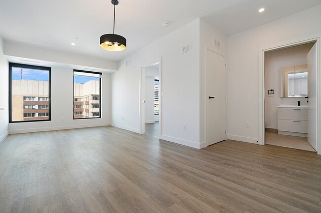 property at 1245 Sherbrooke Rue O