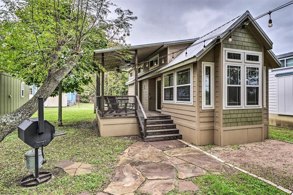 276 Park Ave in Staples, TX - Building Photo