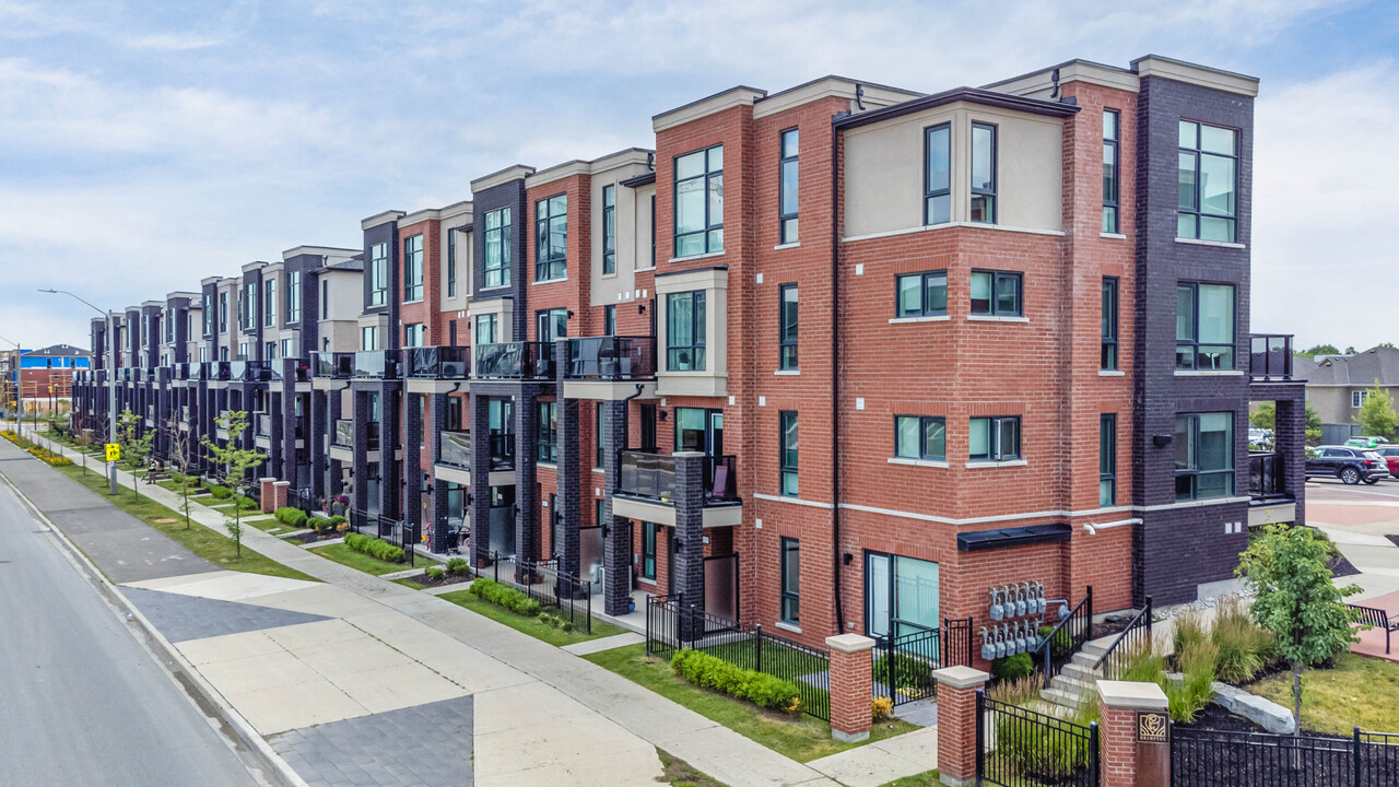 Urban Towndominiums at Mount Pleasant in Brampton, ON - Building Photo