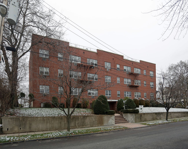 143 E Sidney Ave in Mount Vernon, NY - Foto de edificio - Building Photo