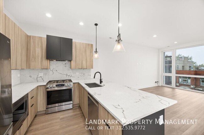 1545 N Artesian Ave-Unit -Unit 3 in Chicago, IL - Building Photo - Building Photo