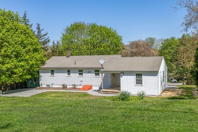 30 Beechwood Blvd in Norwich, CT - Building Photo - Building Photo