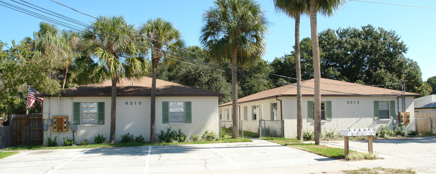 6210-6212 S Macdill Ave in Tampa, FL - Foto de edificio