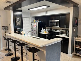 4952 Sheridan St in Hollywood, FL - Building Photo