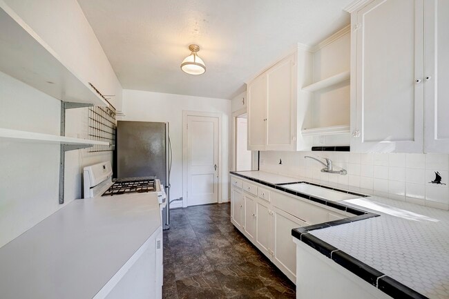 property at 1741 Wroxton Ct