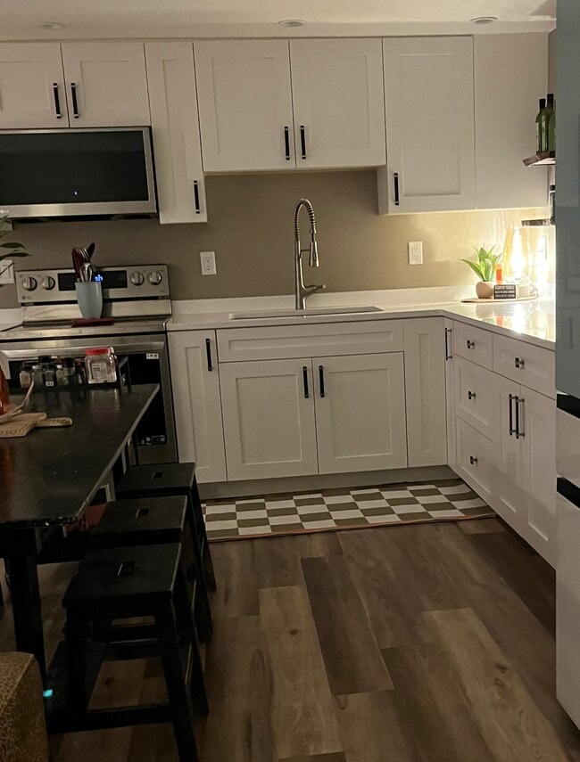 1220 Carroll Rd, Unit Apartment. in Kelso, WA - Building Photo - Building Photo