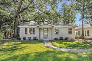 357 Azalea St in Fairhope, AL - Building Photo