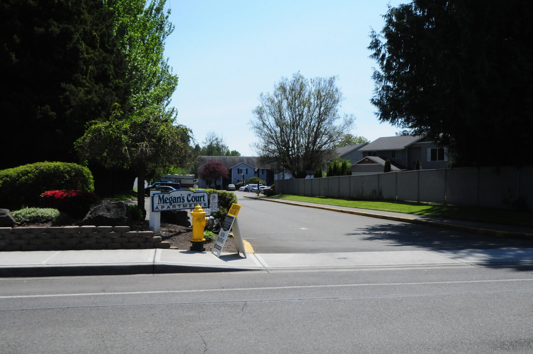 Megans Court Apartments in Pacific, WA - Foto de edificio