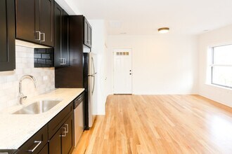 2015 W Eastwood Ave, Unit M08R in Chicago, IL - Foto de edificio - Building Photo