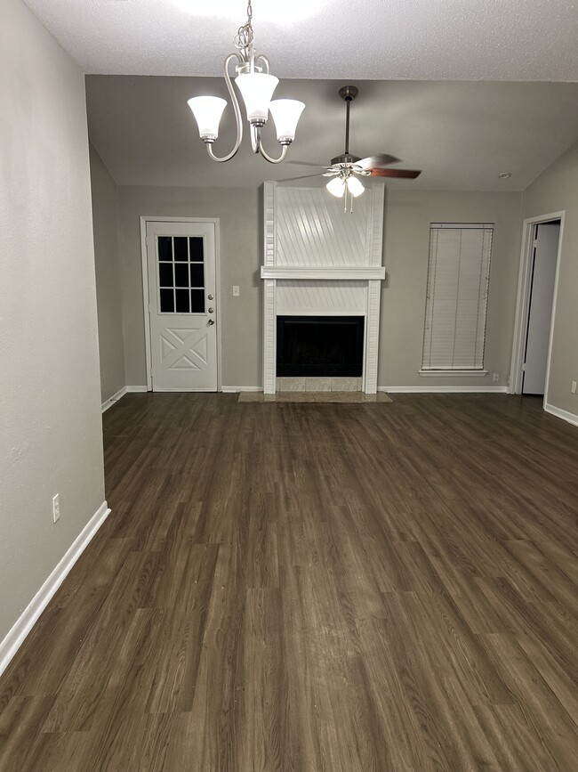 136 Byron Dr in Victoria, TX - Building Photo - Building Photo