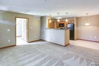 3524 Deer Lakes Dr in Amherst, NY - Building Photo - Building Photo
