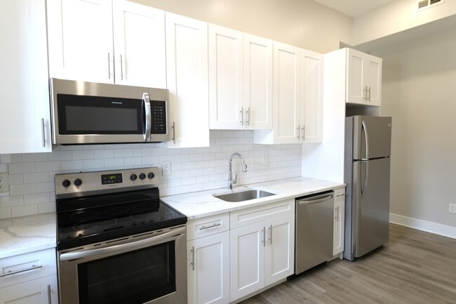 4000 W Girard Ave in Philadelphia, PA - Building Photo - Building Photo