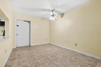 265 SW Lincoln Cir N in St. Petersburg, FL - Building Photo - Building Photo
