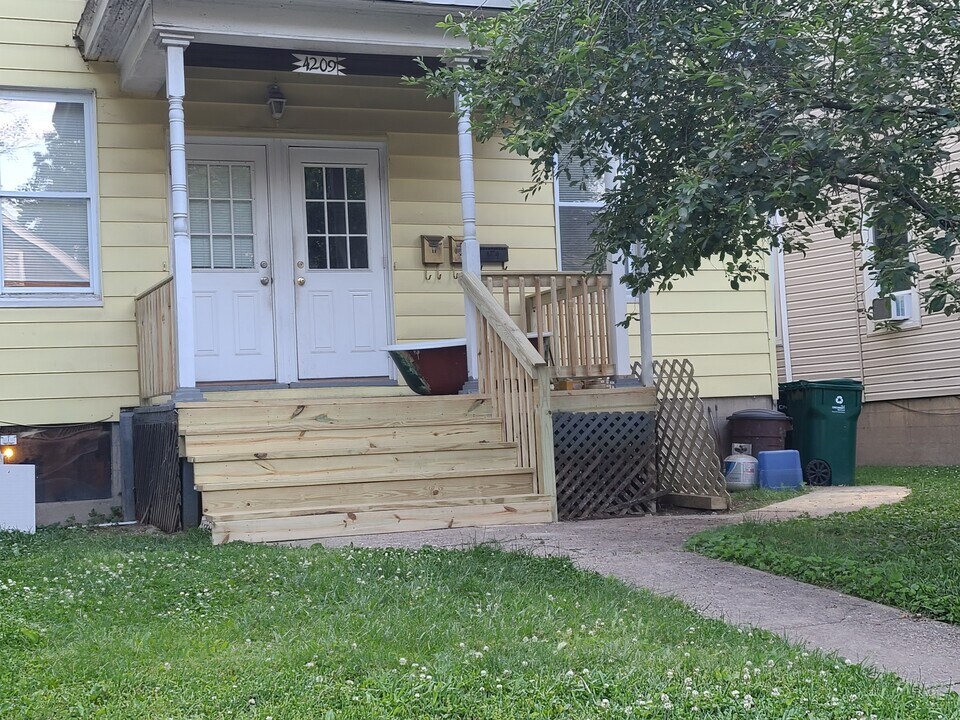 4209 34th Ave, Unit 2 in Cincinnati, OH - Building Photo