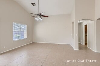 6524 W Hilton Ave in Phoenix, AZ - Foto de edificio - Building Photo