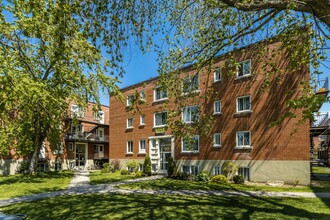 1305-1345 Décarie Rue in Montréal, QC - Building Photo - Building Photo