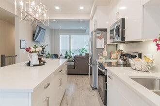 8413-8413 Midtown Wy in Chilliwack, BC - Building Photo - Building Photo