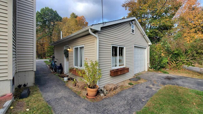 11 Dana Ave in Kittery, ME - Building Photo - Building Photo