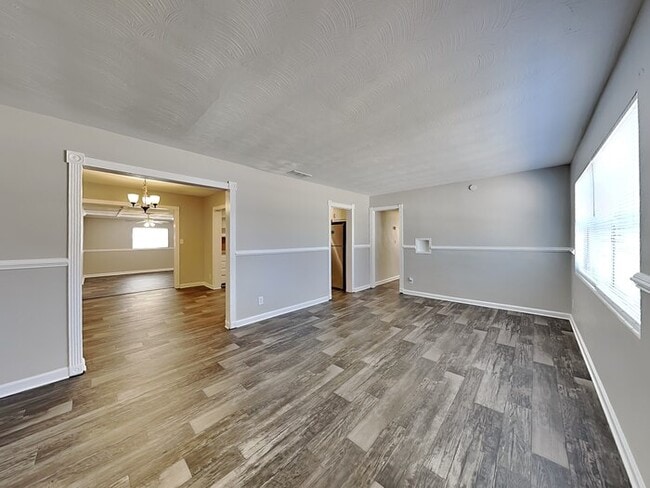 3403 Rogero Rd in Jacksonville, FL - Foto de edificio - Building Photo