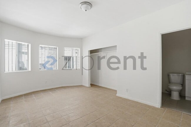 1513 W 12th Pl in Los Angeles, CA - Foto de edificio - Building Photo