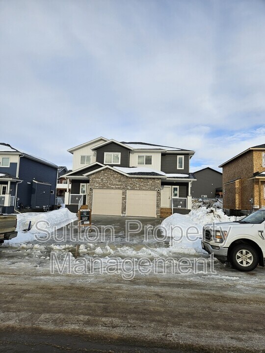 10422 133 Ave. in Grande Prairie, AB - Building Photo