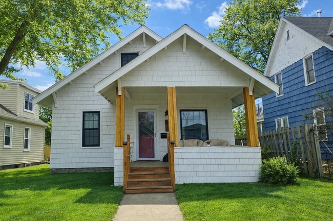 property at 878 18th Ave SE