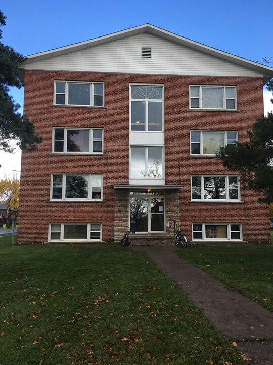 110 Breton Rd in Sault Ste Marie, ON - Building Photo