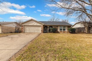 1605 Morningside Dr in Cleburne, TX - Building Photo