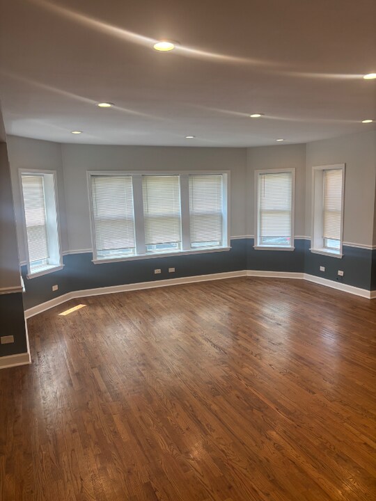 7725 S Kingston Ave in Chicago, IL - Foto de edificio