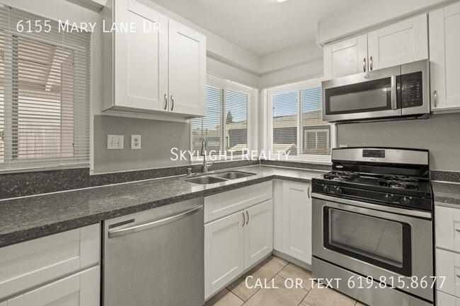 6155 Mary Ln Dr in San Diego, CA - Building Photo - Building Photo